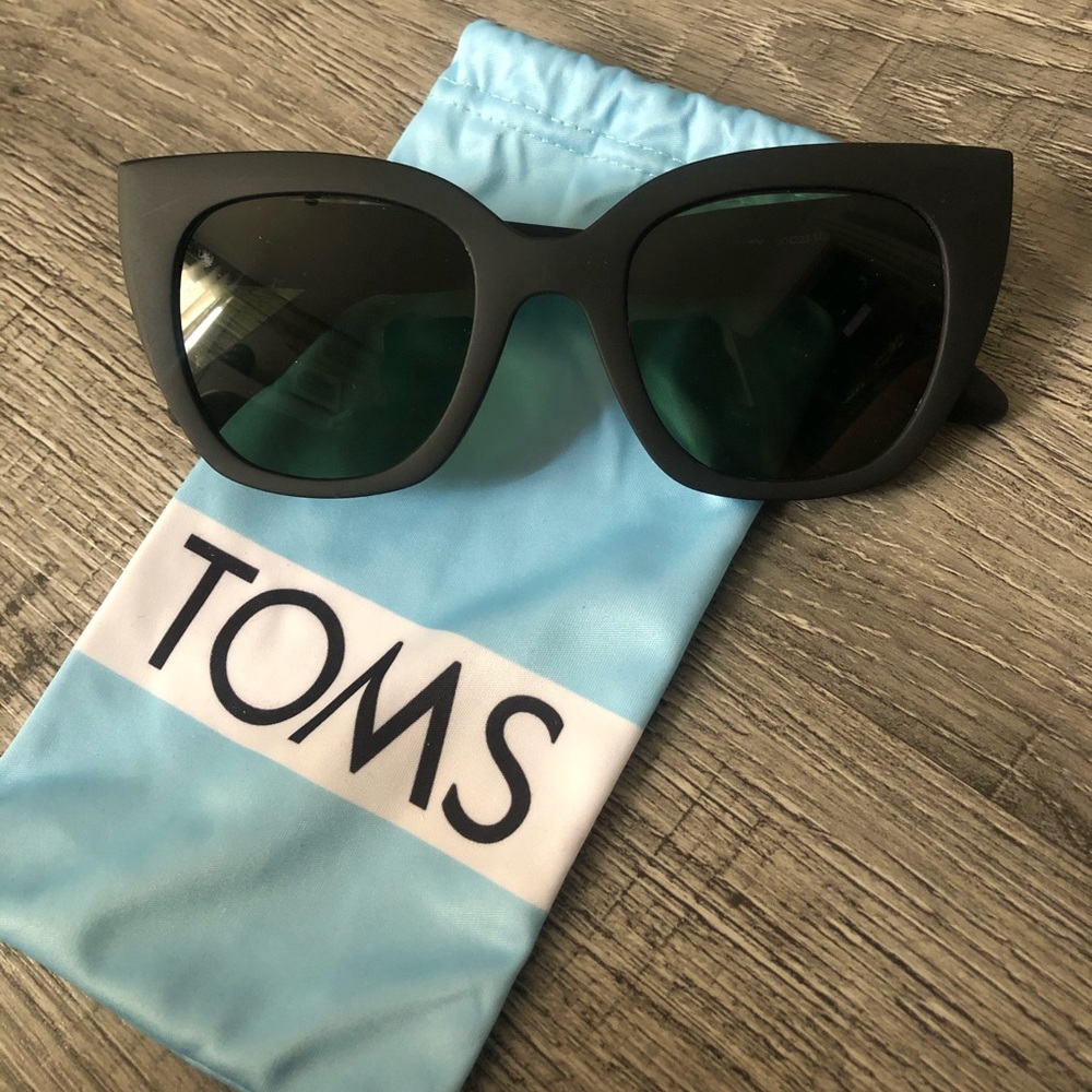 Black sunglasses